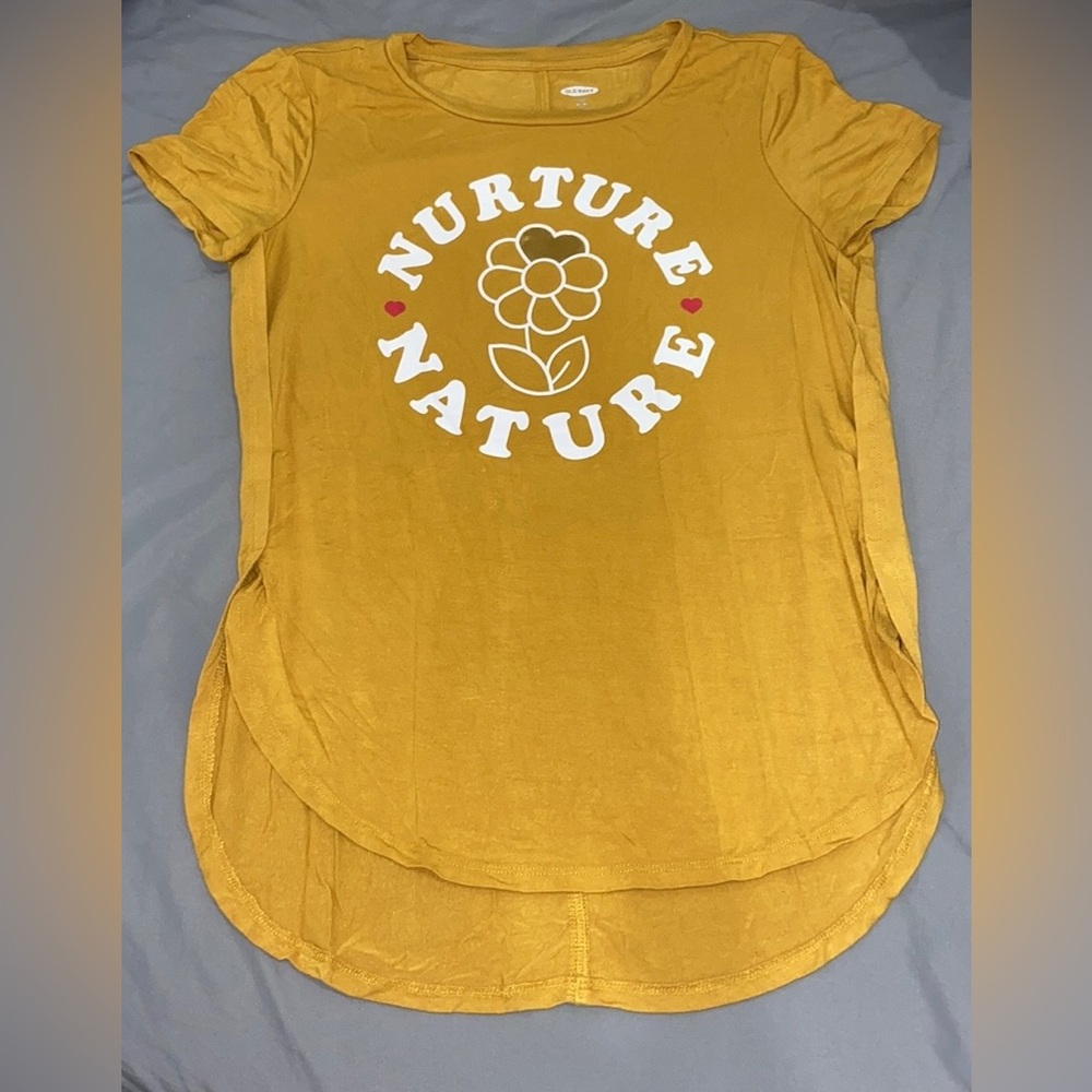 Old Navy Girls Shirt with a Longer Back and a Flower